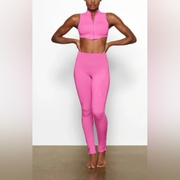 Skims sport scuba leggins. - Picture 1 of 8